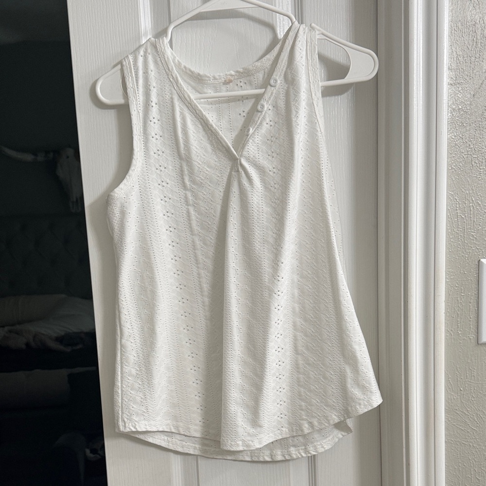 SHEIN White Textured Sleeveless Blouse